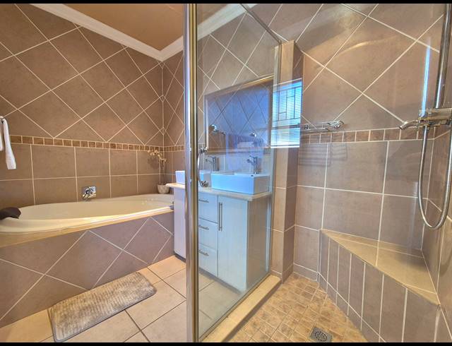 1 BEDROOM FREEHOLD TO LET IN SUNWARD PARK